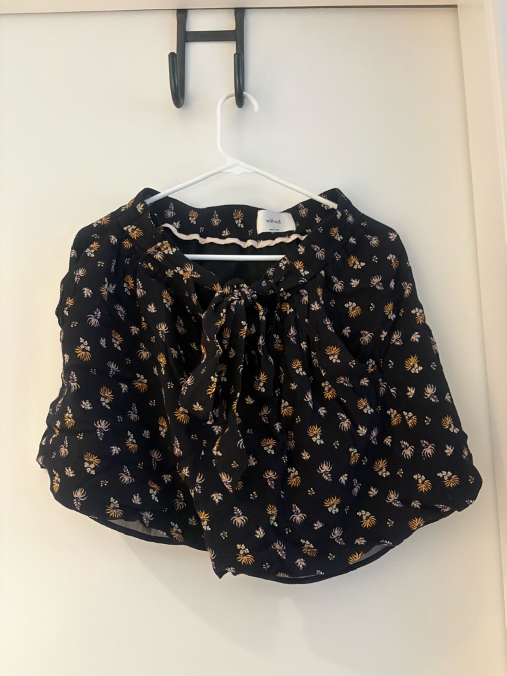 Wilfred Black High-Waist Floral Tie Shorts
